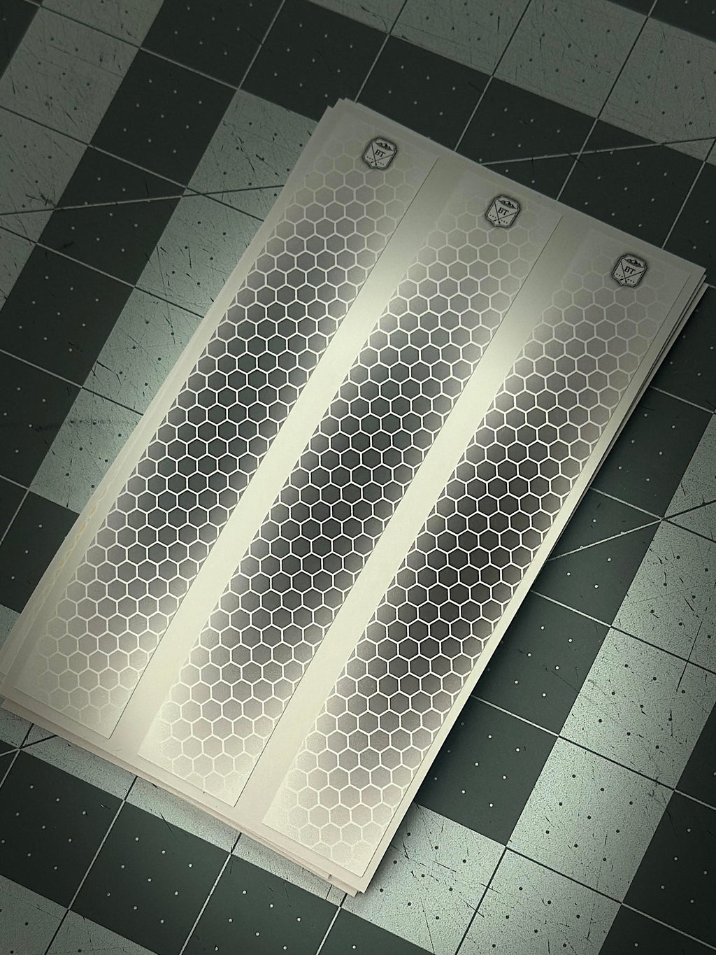 White Shadow Drop Honeycomb Arrow Wraps