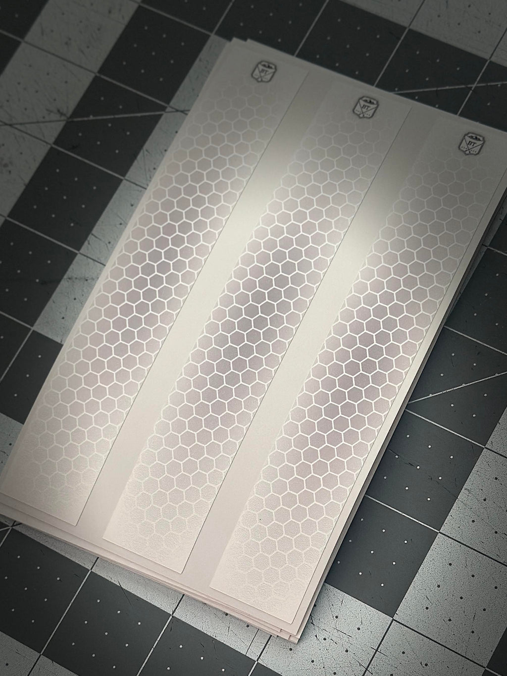 White Shadow Drop Honeycomb Arrow Wraps