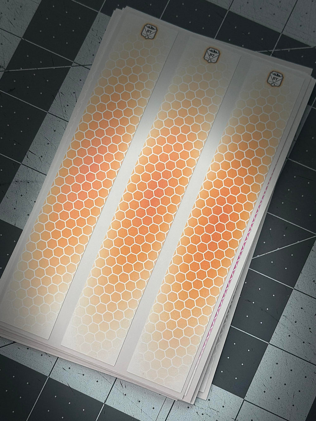 White Shadow Drop Honeycomb Arrow Wraps