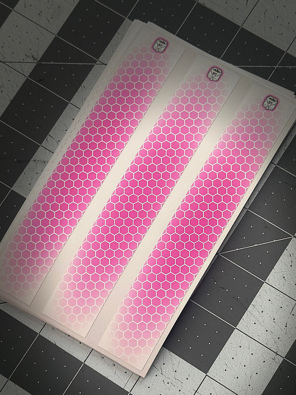 White Shadow Drop Honeycomb Arrow Wraps