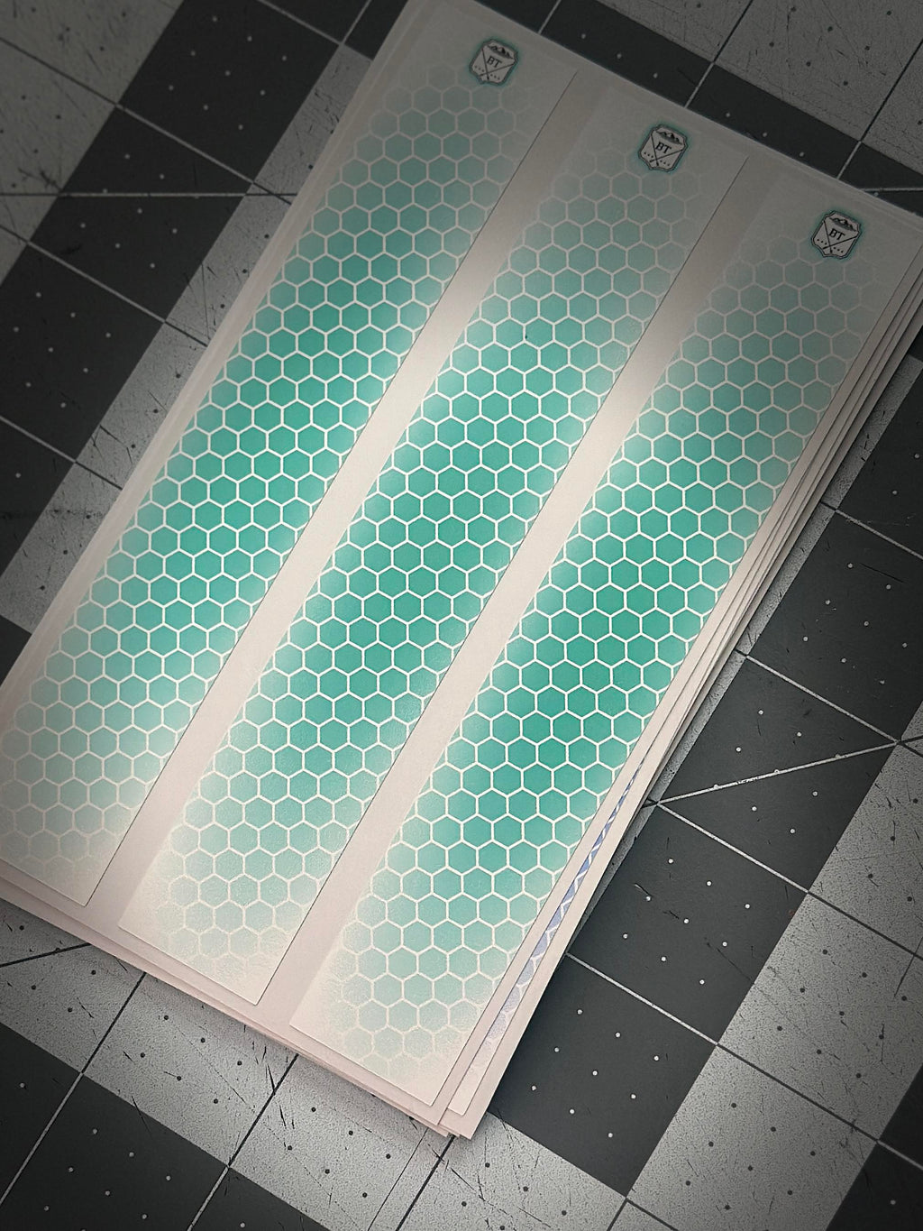 White Shadow Drop Honeycomb Arrow Wraps