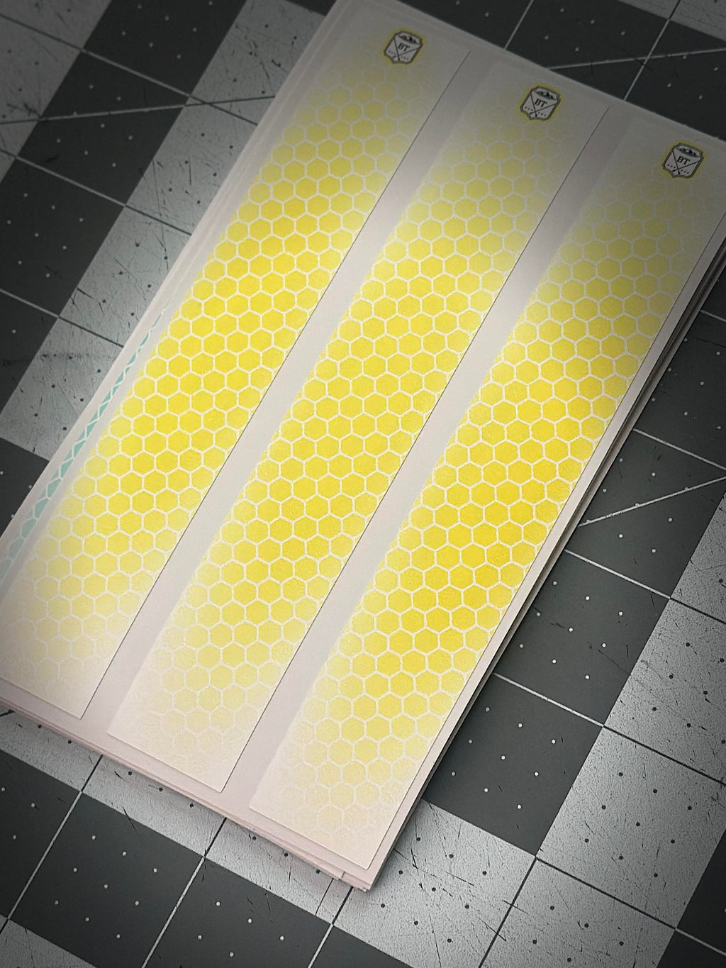 White Shadow Drop Honeycomb Arrow Wraps